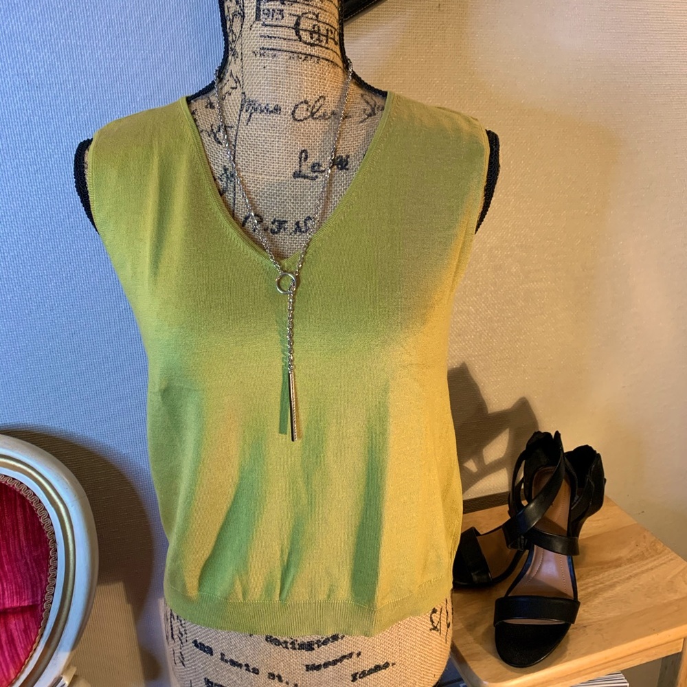 Cynthia Steffe knit 🧶 V-neck top